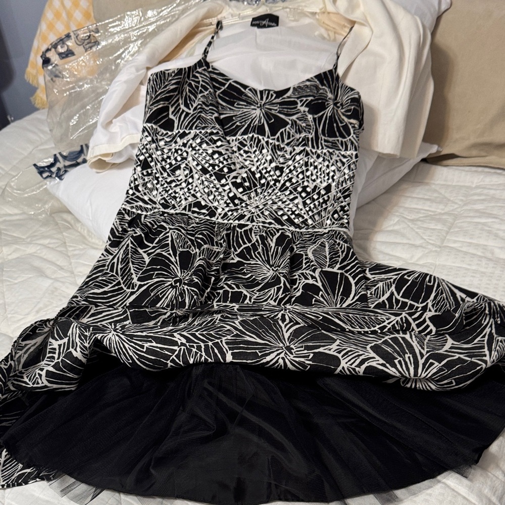 2 piece Positive Attitude Black White Floral Midi Dress/jacket tulle lining!